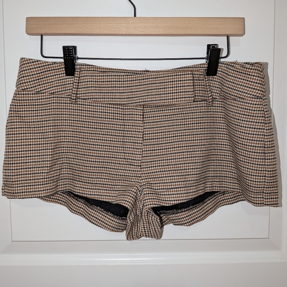 Forever 21 Stylish Tan Houndstooth Women's Shorts